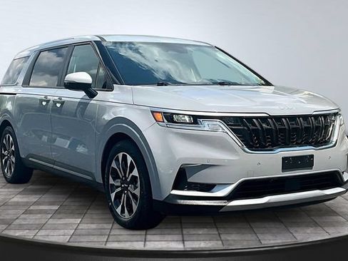 Used 2022 Kia Carnival EX FWD image 3