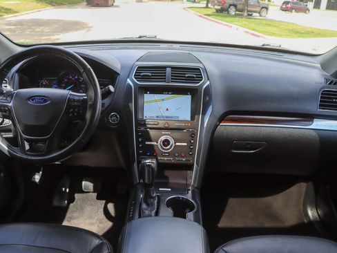 Used 2018 Ford Explorer Limited w/ Ford Safe & Smart Package image 30