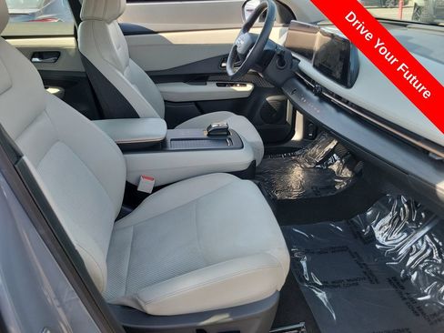 Used 2024 Nissan Ariya FWD image 21