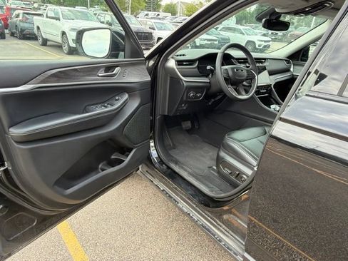 Used 2023 Jeep Grand Cherokee L Limited AWD/4WD image 8