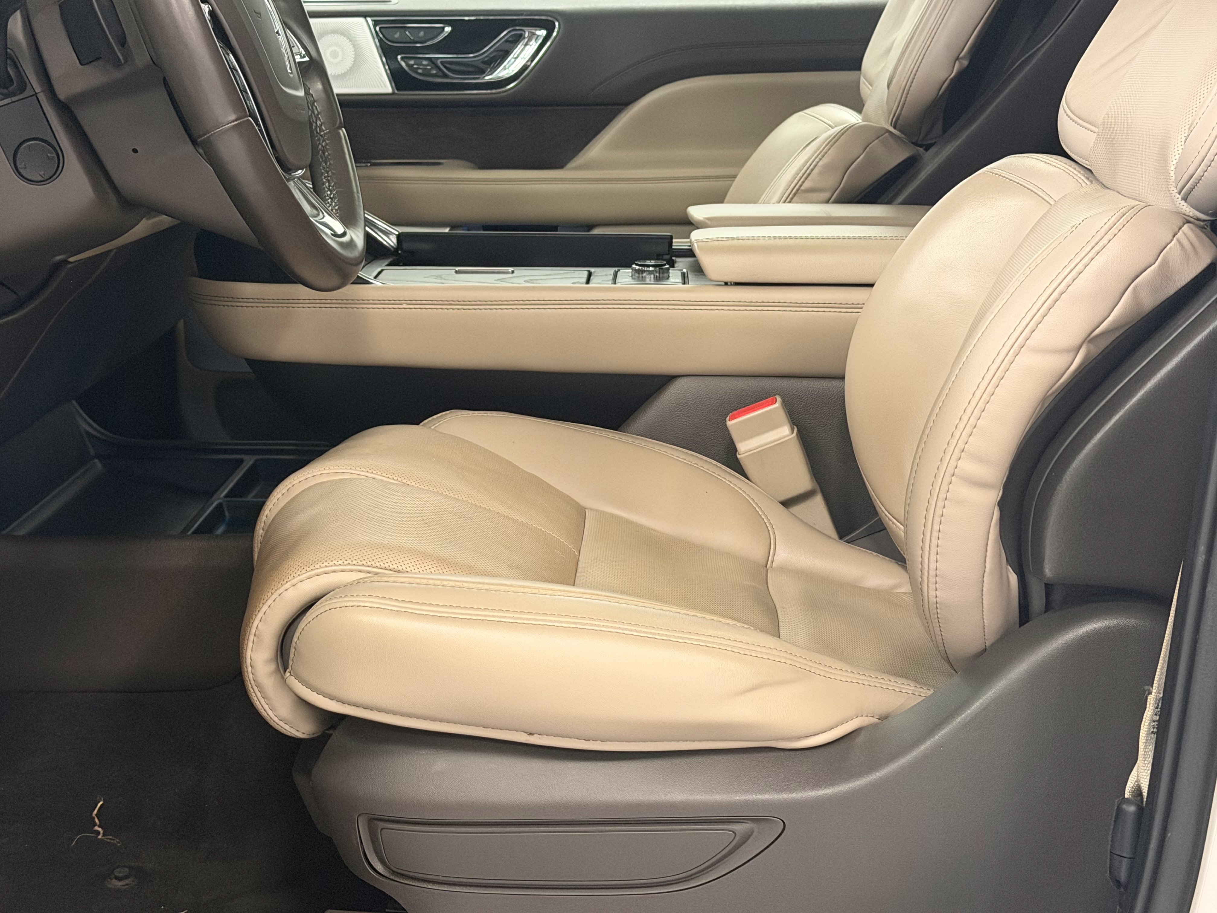 Used 2023 Lincoln Navigator Reserve AWD/4WD image 12