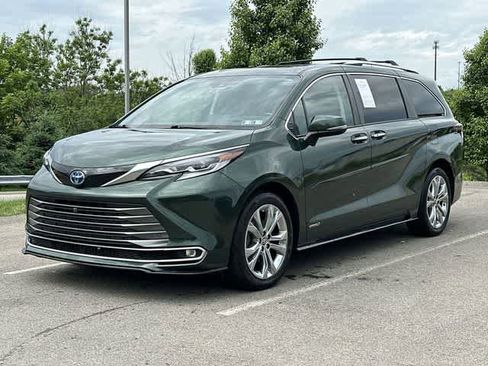 Used 2021 Toyota Sienna Platinum FWD image 1