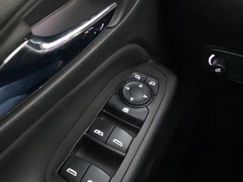 Used 2023 Chevrolet Equinox LT image 10