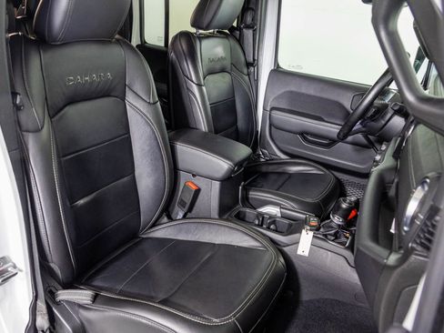 Used 2020 Jeep Wrangler Unlimited Sahara image 43