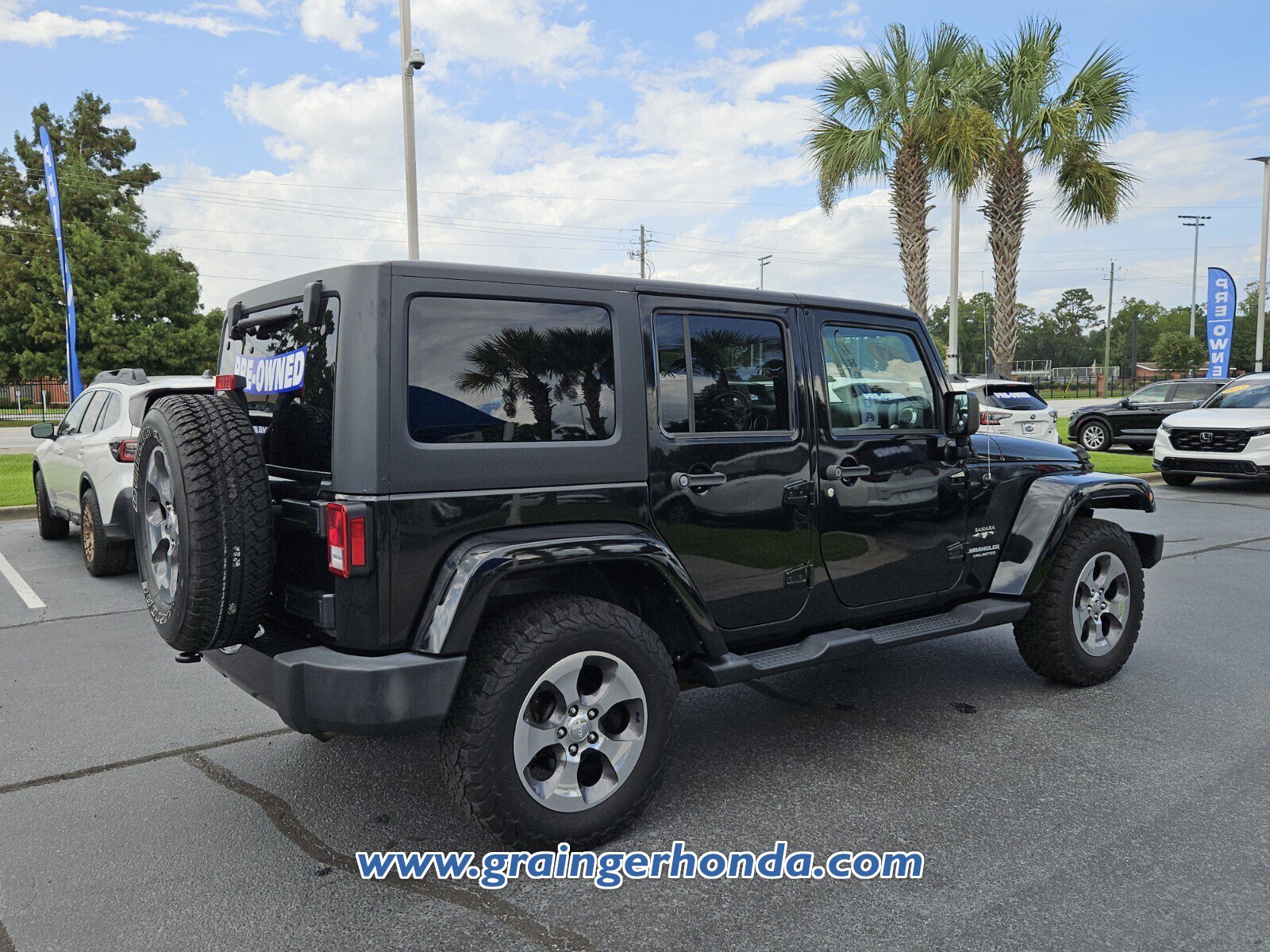 Used 2017 Jeep Wrangler Unlimited Sahara w/ Dual Top Group AWD/4WD image 5