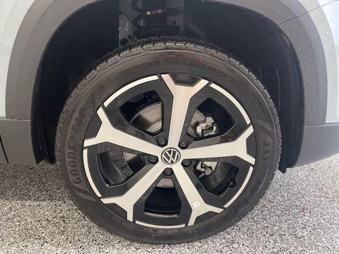New 2026 Volkswagen Taos SEL image 11