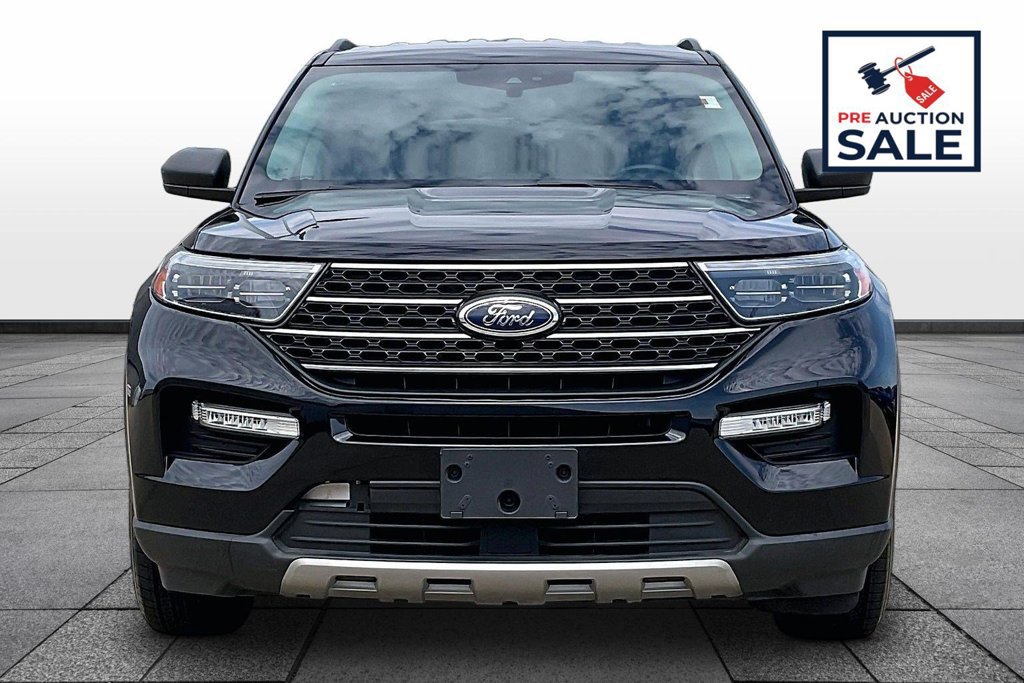 Used 2023 Ford Explorer XLT w/ Equipment Group 202A RWD image 3