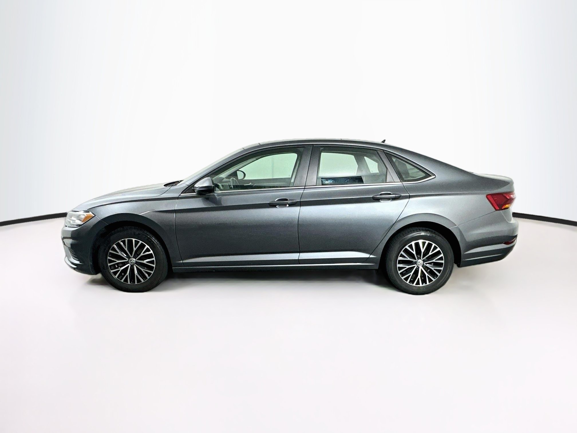 Used 2019 Volkswagen Jetta SE w/ Cold Weather Package FWD image 4