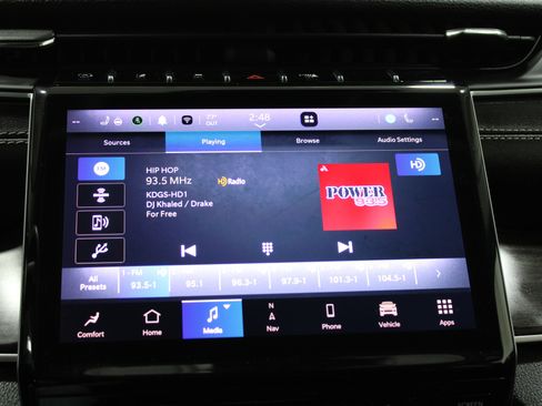 Used 2023 Jeep Grand Cherokee Limited w/ Black Appearance Package image 15