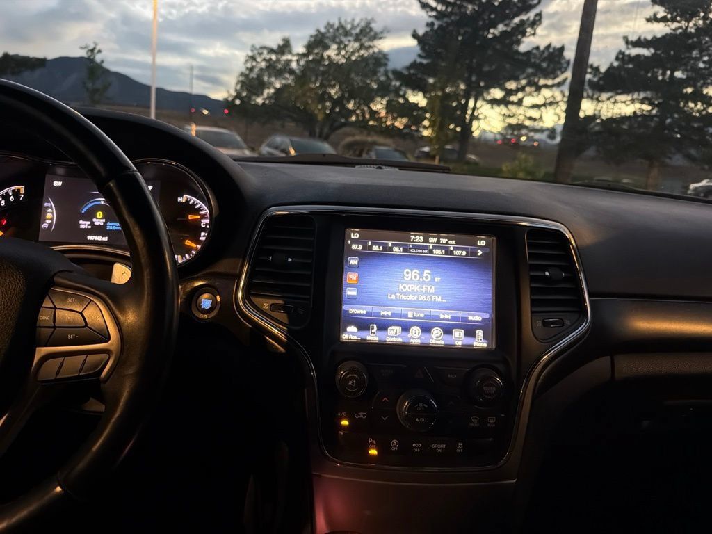 Used 2017 Jeep Grand Cherokee Altitude AWD/4WD image 31