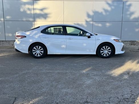 Certified 2018 Toyota Camry LE image 34