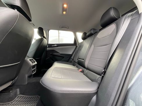 Used 2022 Volkswagen Taos SE image 13
