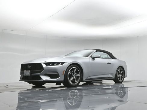 Used 2024 Ford Mustang Premium image 43