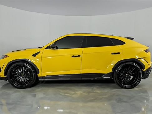 Used 2023 Lamborghini Urus Performante AWD/4WD image 8