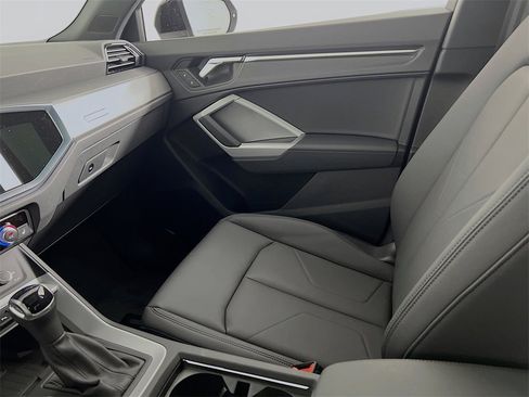 New 2025 Audi Q3 2.0T Premium image 22