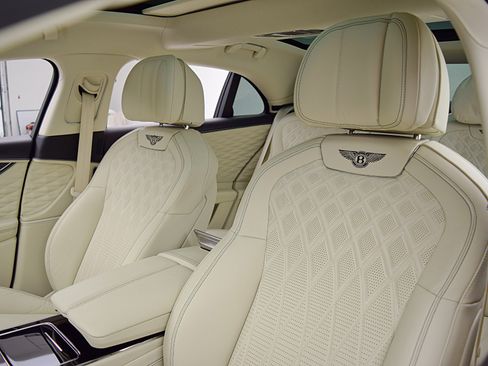 Certified 2022 Bentley Flying Spur V8 AWD/4WD image 22