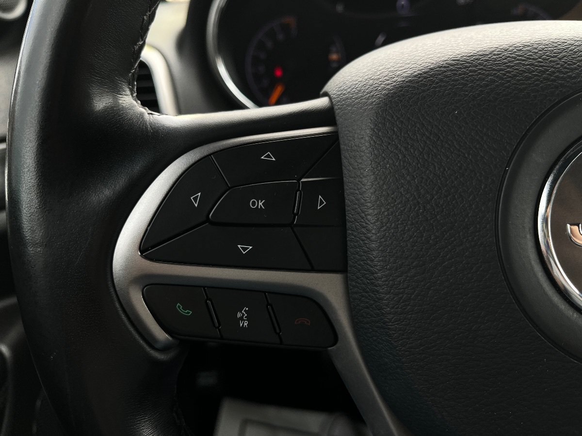 Used 2020 Jeep Grand Cherokee Altitude RWD image 19