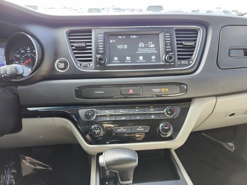 Used 2019 Kia Sedona EX image 29