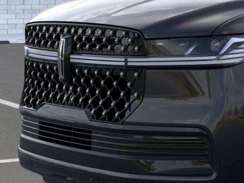 New 2026 Lincoln Navigator Black Label AWD/4WD image 17