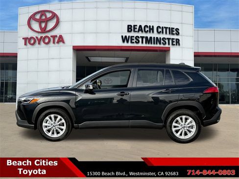 Certified 2025 Toyota Corolla Cross LE image 8