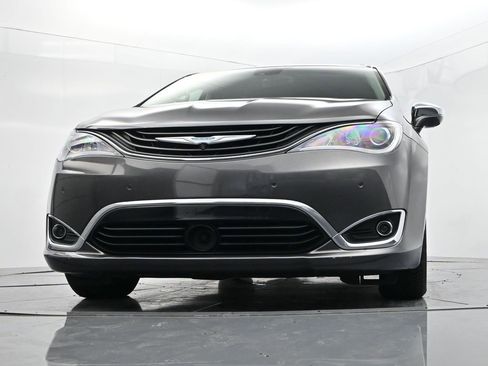 Used 2017 Chrysler Pacifica Platinum image 39