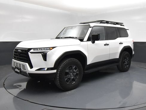 Used 2024 Lexus GX 550 AWD/4WD image 2