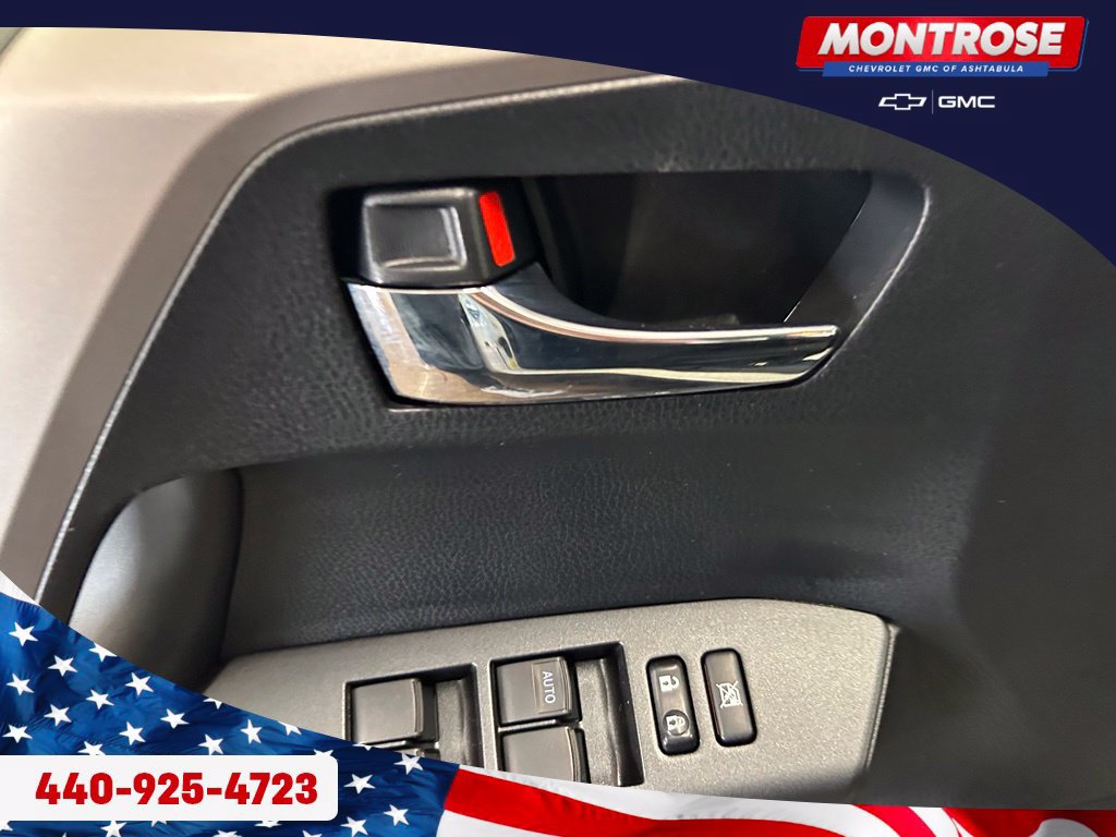 Used 2018 Toyota RAV4 XLE AWD/4WD image 10