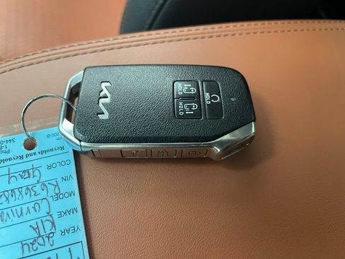 Used 2024 Kia Carnival SX Prestige FWD image 27