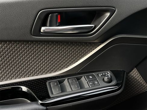 Used 2021 Toyota C-HR Limited image 21