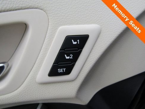 Used 2023 Toyota Sienna Platinum image 6