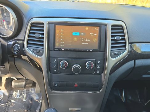 Used 2011 Jeep Grand Cherokee Laredo image 19