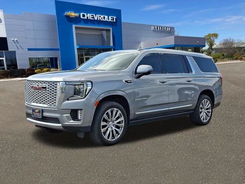 Used 2023 GMC Yukon XL Denali w/ Denali Reserve Package AWD/4WD image 34