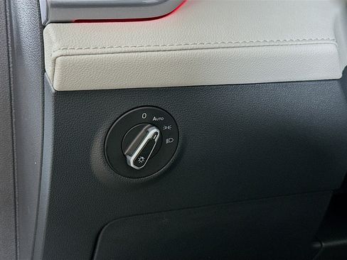 New 2026 Volkswagen Taos SEL image 10