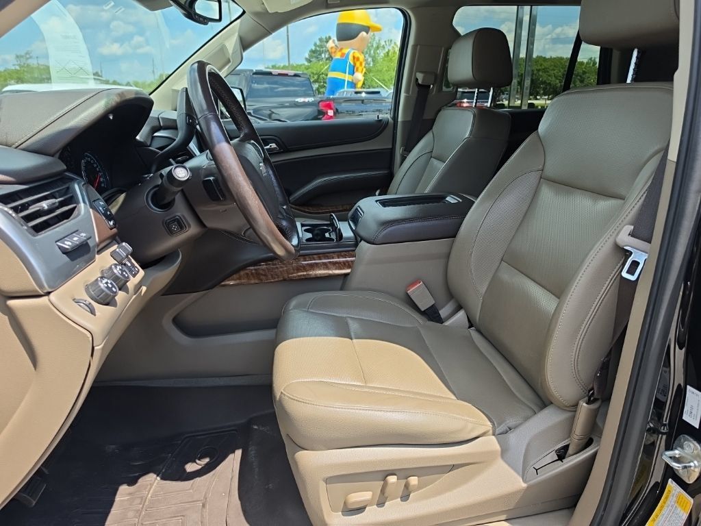 Used 2020 Chevrolet Tahoe Premier w/ RST 6.2L Performance Edition AWD/4WD image 6