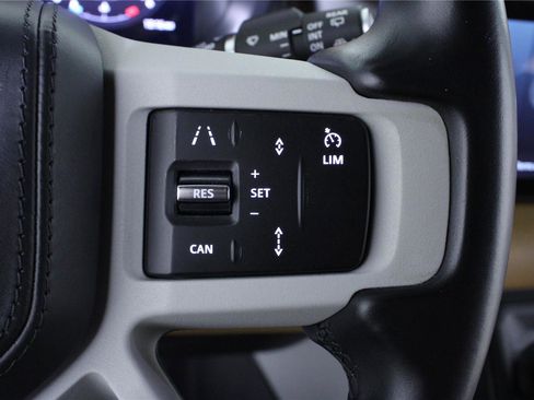 Used 2023 Land Rover Defender 110 SE AWD/4WD image 23