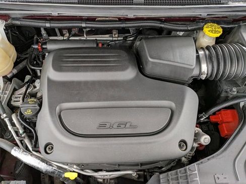 Used 2019 Chrysler Pacifica Limited image 32