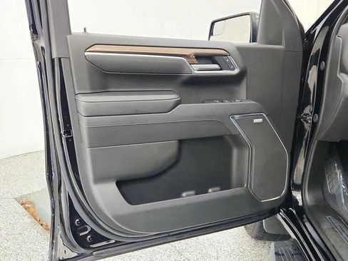 Used 2025 Chevrolet Silverado 1500 LT Trail Boss w/ Convenience Package II AWD/4WD image 28