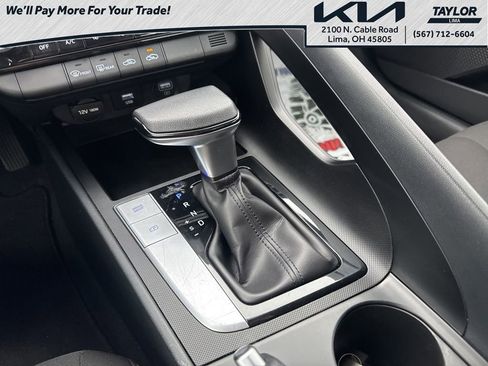 Used 2023 Hyundai Elantra SEL w/ Preferred Accessory Package image 17