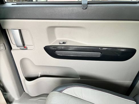 Used 2016 Kia Sedona EX FWD image 23