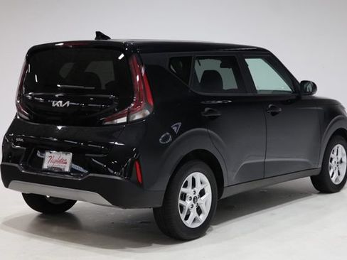 Used 2025 Kia Soul LX w/ LX Technology Package FWD image 8