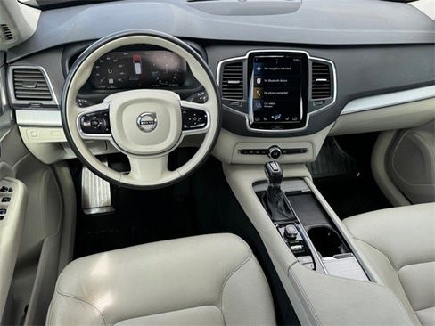 Used 2021 Volvo XC90 T5 Momentum w/ Climate Package image 11