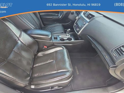 Used 2017 Nissan Altima 2.5 SL w/ 2.5 Technology Package FWD image 12