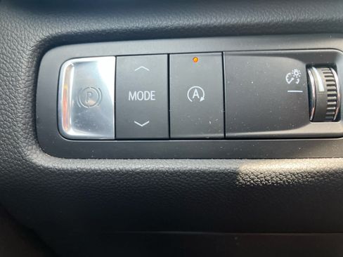 Used 2025 GMC Acadia Elevation FWD image 15
