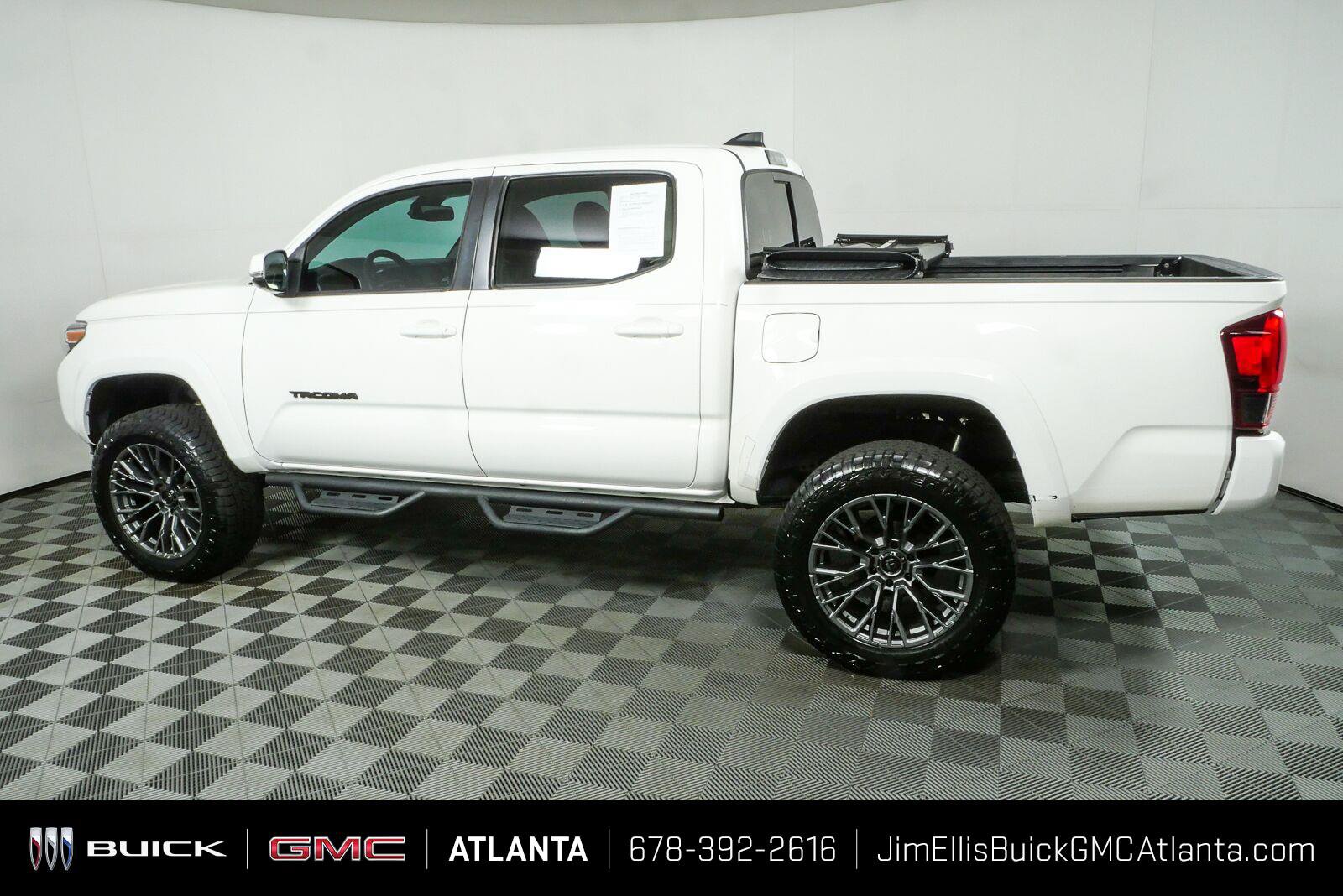 Used 2022 Toyota Tacoma SR5 w/ Technology Package RWD image 29