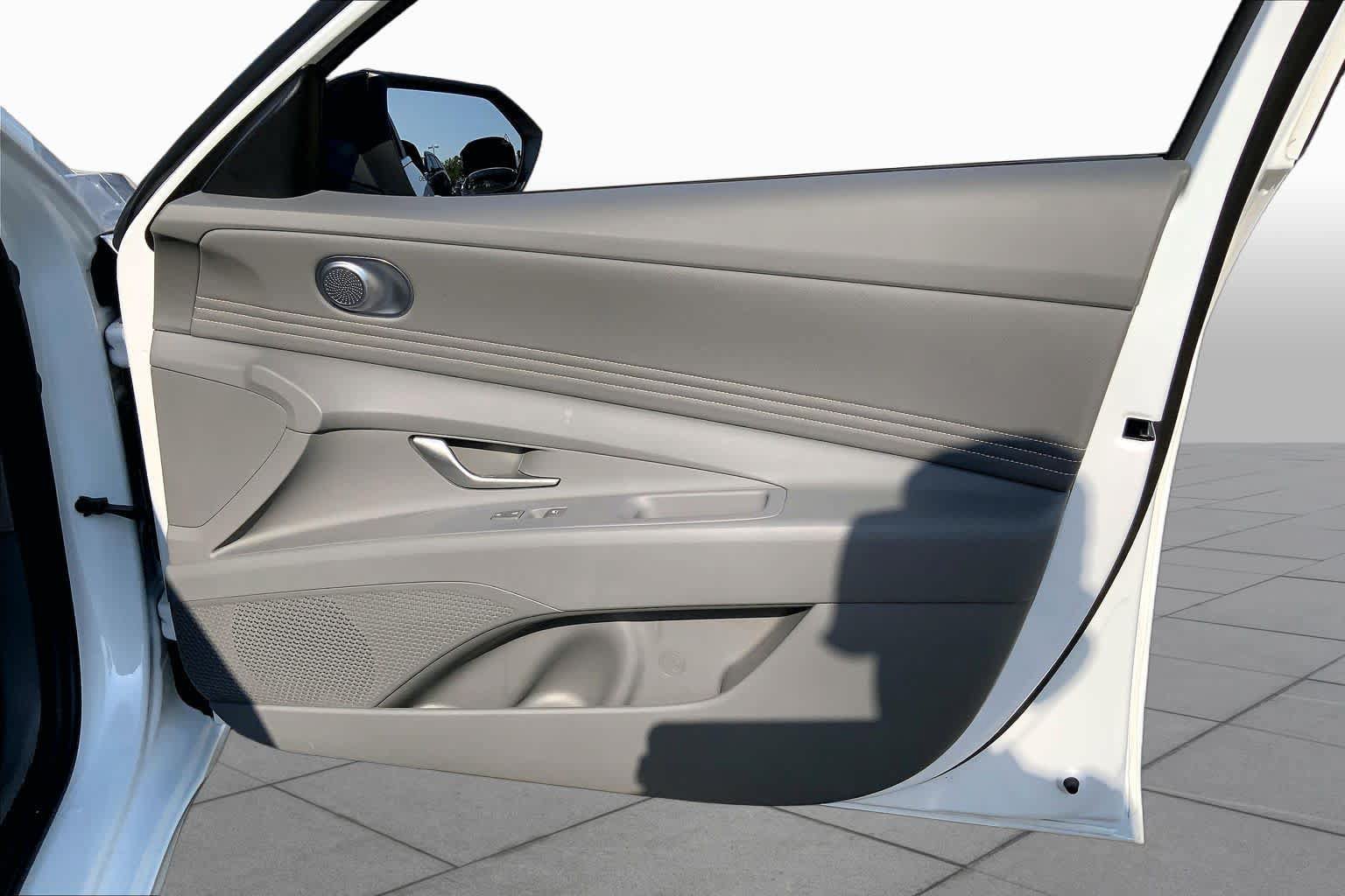 Used 2026 Hyundai Elantra SEL Sport Premium w/ Cargo Package FWD image 22