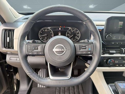 Used 2023 Nissan Pathfinder SL w/ SL Premium Package FWD image 18