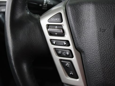 Used 2018 Nissan Titan SL RWD image 9
