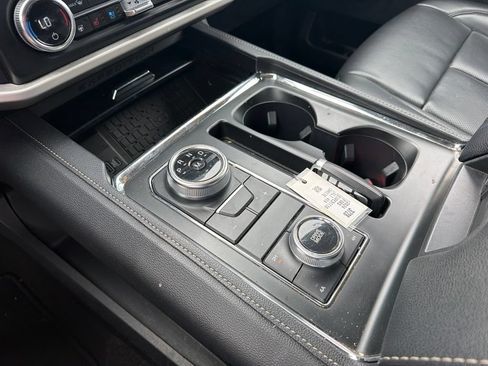 Used 2024 Ford Expedition Max XLT AWD/4WD image 10