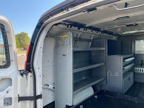 Used 2015 Chevrolet Express 2500 image 10
