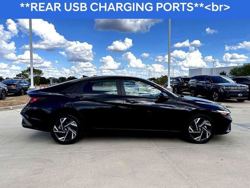 Used 2025 Hyundai Elantra Sport image 11